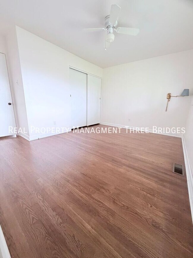 Building Photo - 90 Canisius Ln