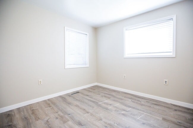 Building Photo - 2 Bedroom 1 Bath SE Salem Home ** Large Fenced In Yard