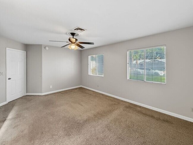 Building Photo - 3 Bedroom Home In Heart of Chandler for Rent