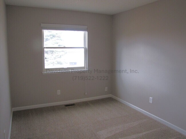 Building Photo - Wonderful 3 bedroom House in the Powers Co...