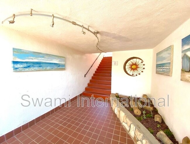 Building Photo - 674 W 27th St