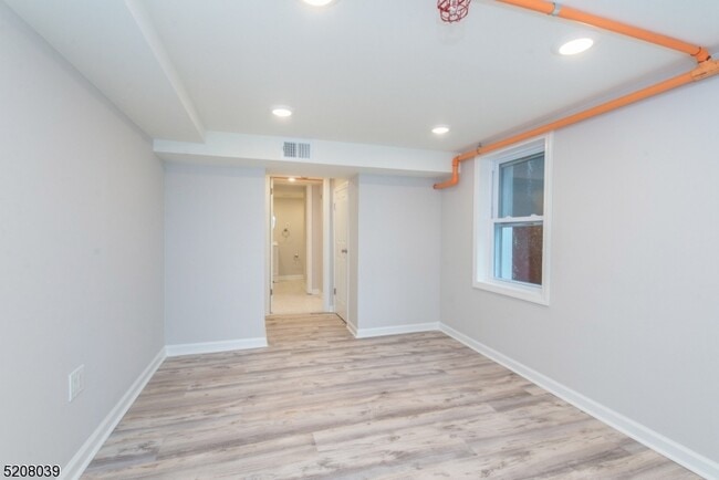 Building Photo - 161 Washington St