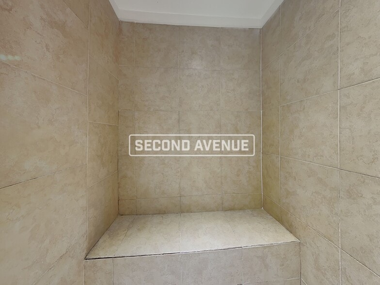 Building Photo - 2727 W 45th St