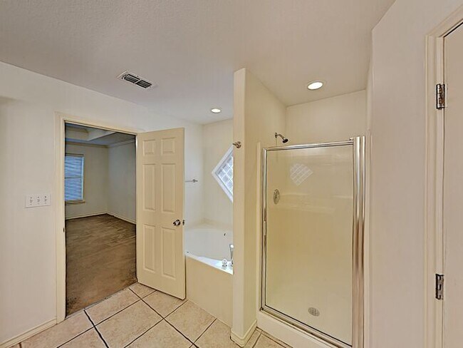 Building Photo - No Application Fees* $500 Off 1st Month - ...