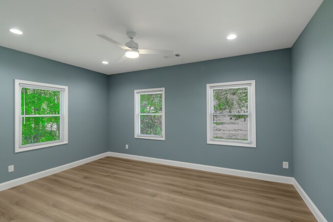 Building Photo - Your New Home Awaits!