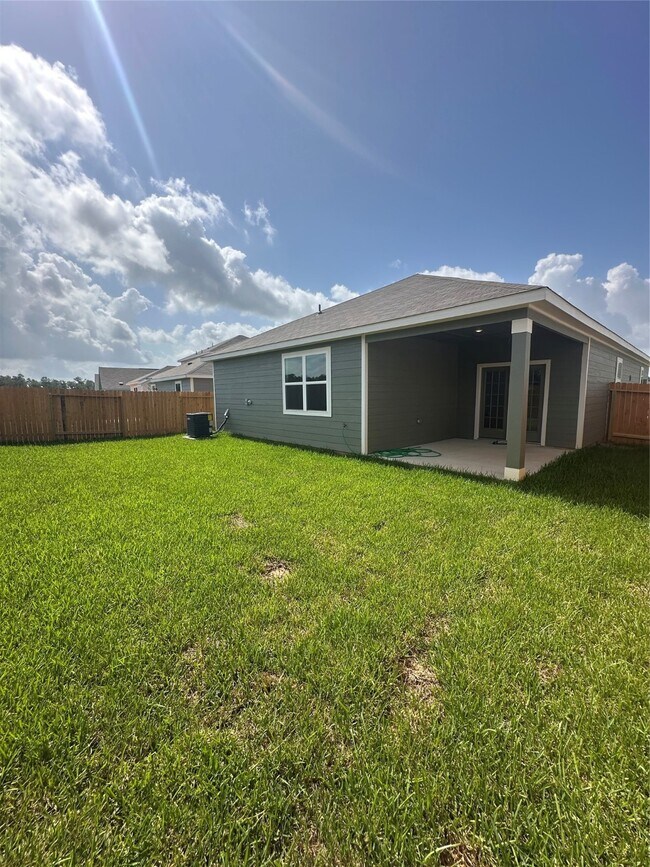 Building Photo - 16449 Blossom Grv Dr