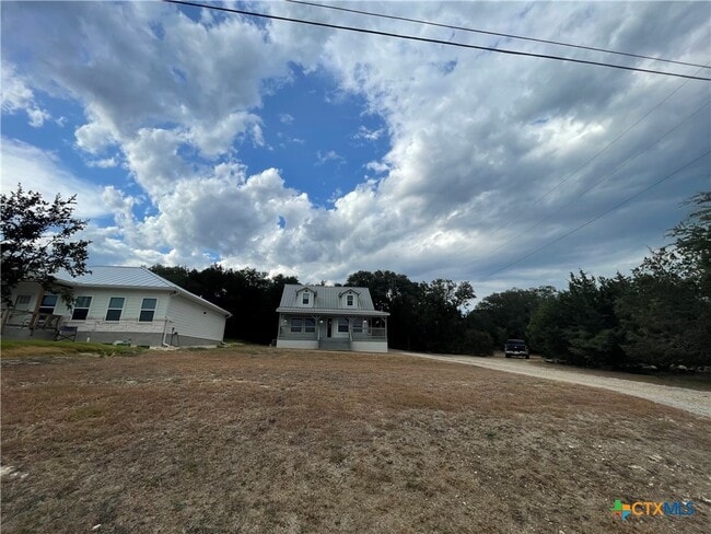 Building Photo - 542 Lonesome