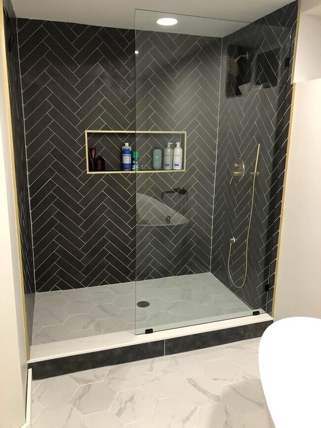 Building Photo - Beautiful 5 Bedroom Ranch in Virginia Vale