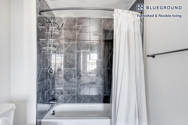 Building Photo - 3001 Esperanza Crossing