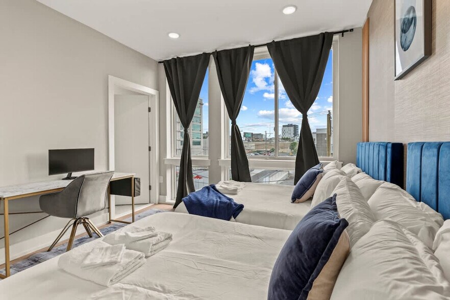 Building Photo - 916 N Delaware Ave