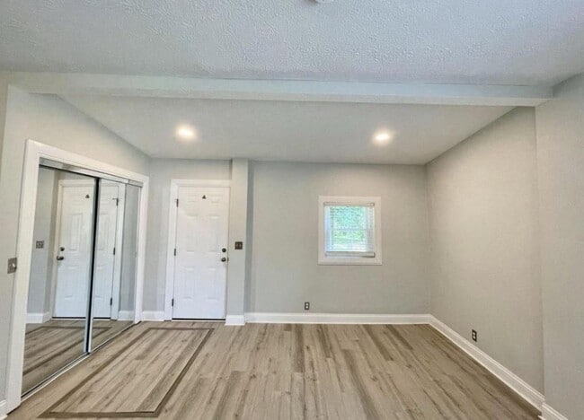 Building Photo - 549 Rawlings St