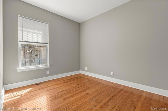 Building Photo - 1409 N Green St