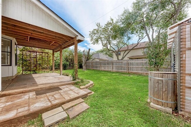 Building Photo - 1009 Riverlawn Dr