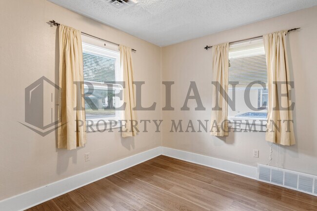 Building Photo - 222 S Edwards Ave