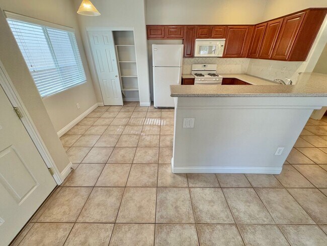 Building Photo - HERE'S THE PERFECT PLACE TO CALL HOME! 3 BEDROOM 2.5 BATHROOM TWO STORY TOWNHOUSE,