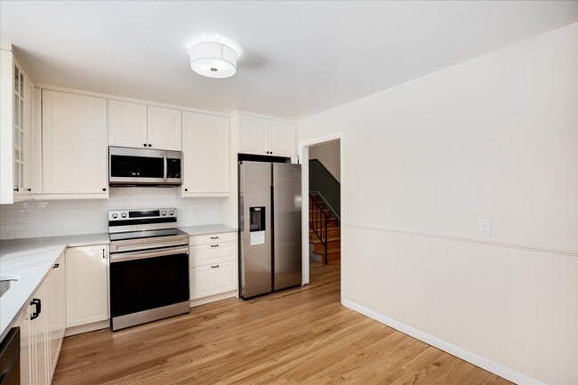 Building Photo - 982 E Briarwood Cir S