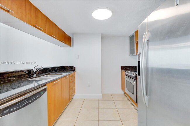 Building Photo - 1800 N Bayshore Dr