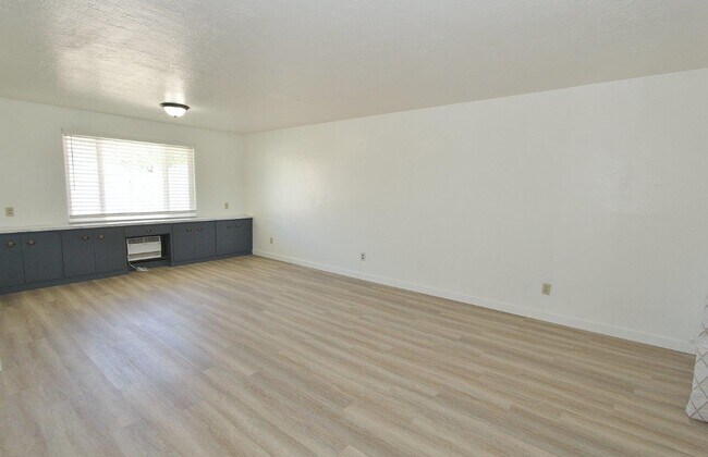Building Photo - 1407 Ellis Ave