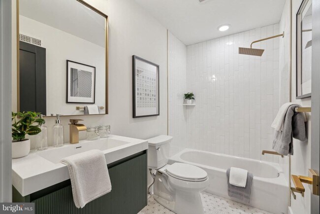 Building Photo - 7519 Ridge Ave