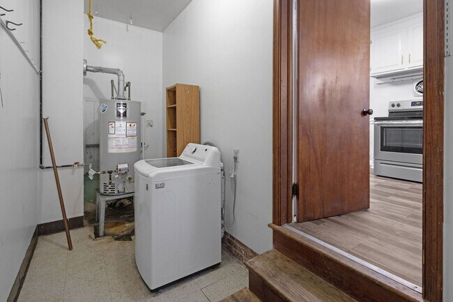 Building Photo - 3 Bed 1 Bath Home for Rent in Newport News