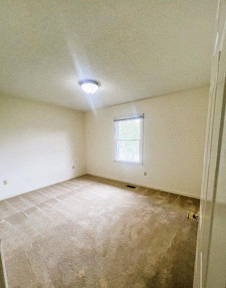 Building Photo - 50 Brookside Dr