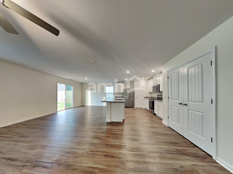 Building Photo - 6041 Mason Tucker Dr