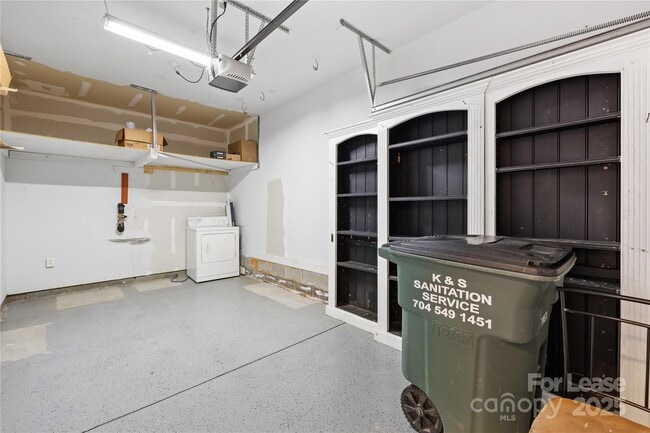 Building Photo - 709 Prospect Lane