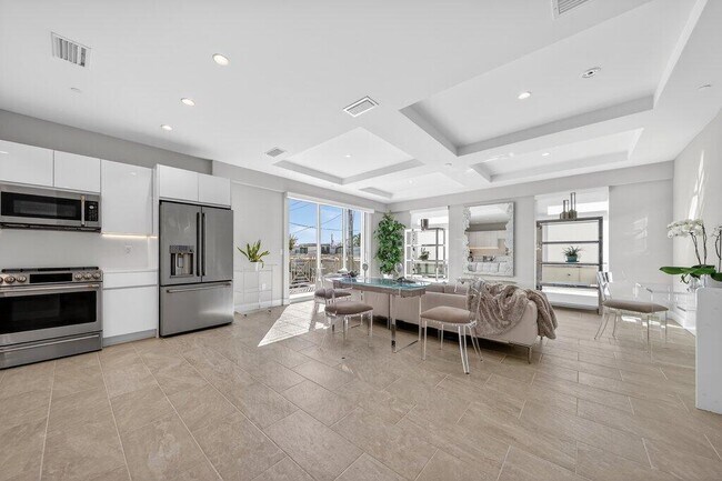 Building Photo - 41 SW Seminole St