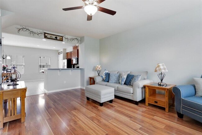 Building Photo - 3 bedroom/ 2 full bathroom and 1 half bathroom -Villages at Candle Station