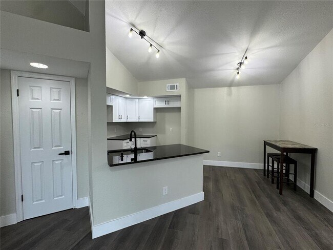 Building Photo - 4532 Commander Dr