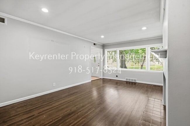 Building Photo - 3325 S Yorktown Ave