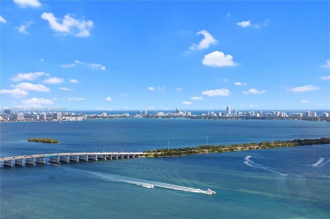 Building Photo - 700 NE 24th St