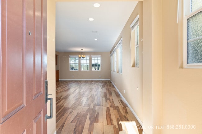 Building Photo - 1177 Parkview Dr