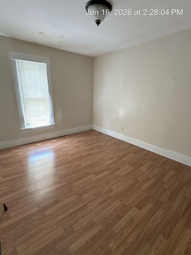 Building Photo - 142 Lorentz St
