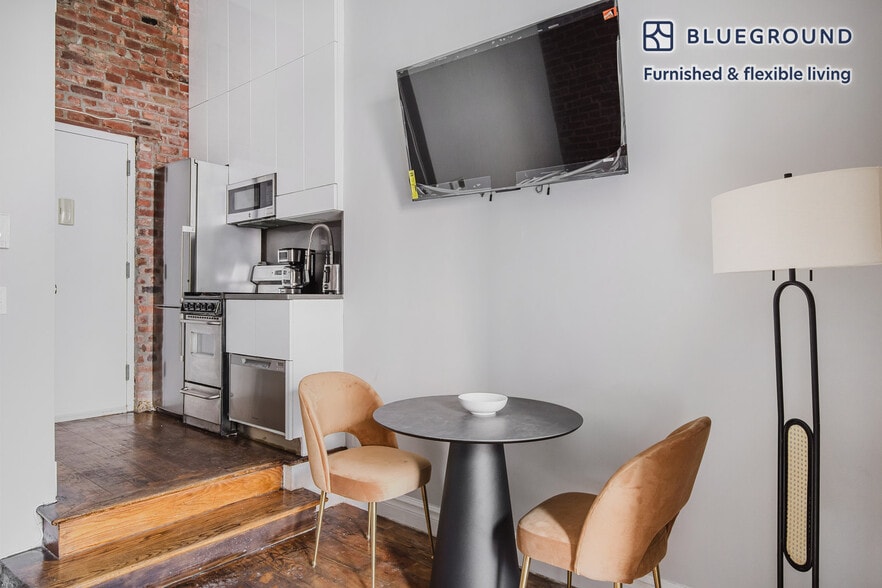 Building Photo - 234 E 14th St