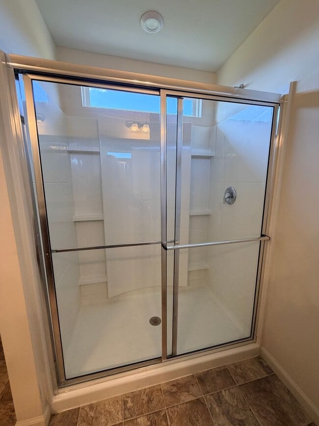 Building Photo - 15545 Westmoor Ave