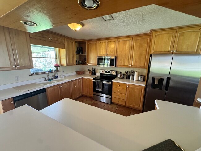 Building Photo - 50 Oak Tree Dr