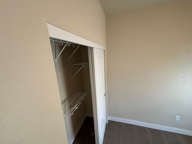Building Photo - 1031 NE Watt Way