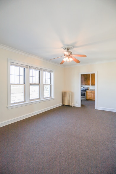 Building Photo - 5642 N Kimball Ave