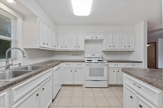 Building Photo - 11104 Quinlan North Lake Dr