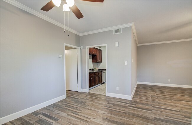 Building Photo - 9707 Richmond Ave.