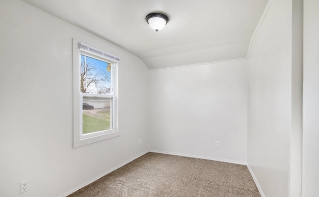 Building Photo - Selling - River Street