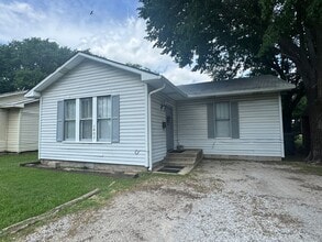 Building Photo - Two Bedroom Centrally Located in Ardmore