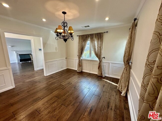 Building Photo - 128 S Swall Dr