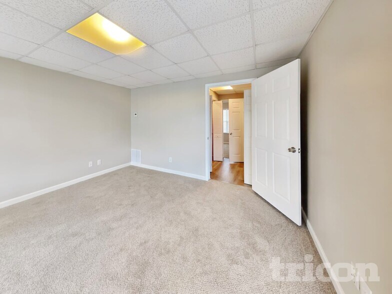 Building Photo - 241 Huntington Dr