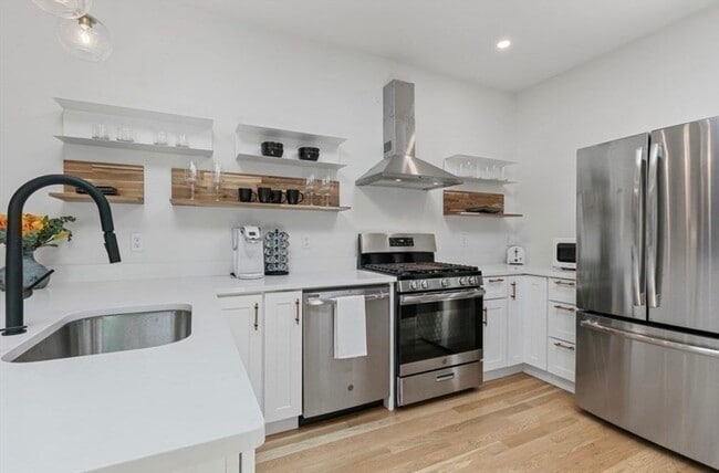 Building Photo - 43 Wordsworth St