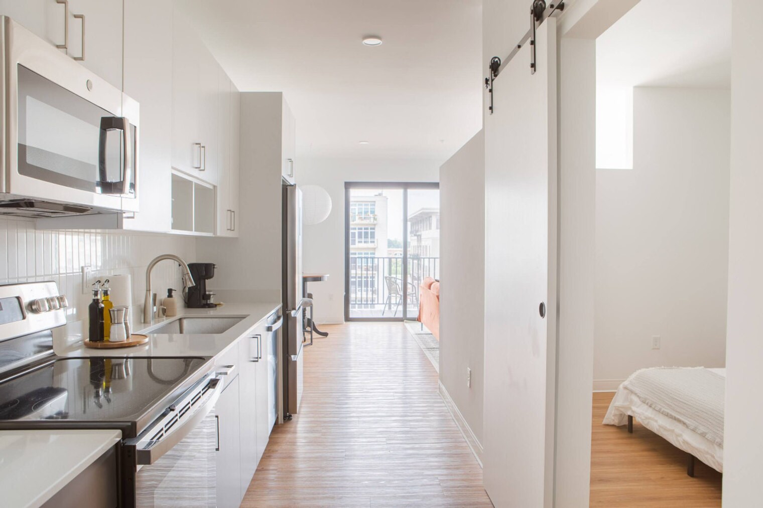 Building Photo - 1237 N Van Buren St