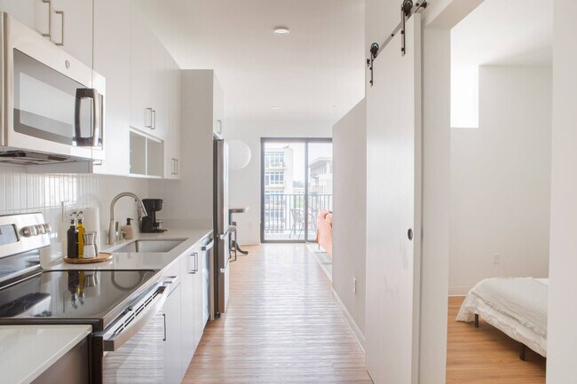 Building Photo - 1237 N Van Buren St