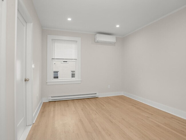 Building Photo - 21 Holcomb Ave