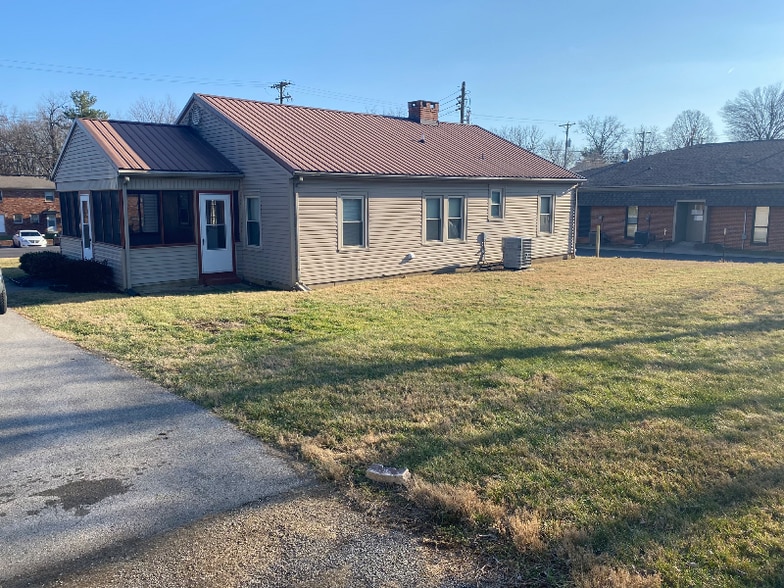 Building Photo - 200 Boggs Ln